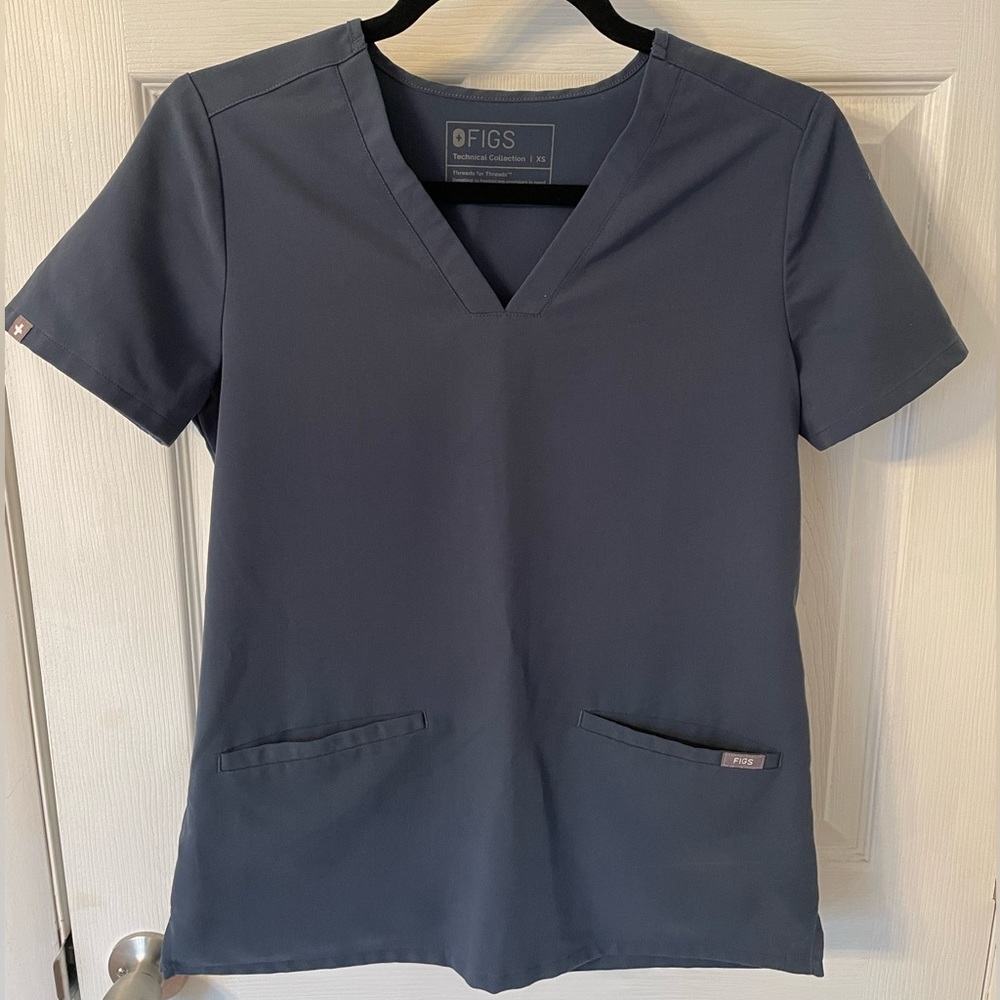 FIGS Casma size XS Three Pocket Scrub Top Dark Harbor Color